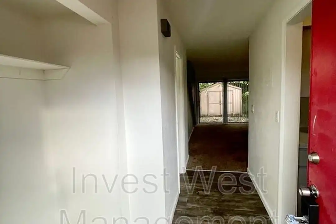 1960 33rd Ave unit 04 – photo 1