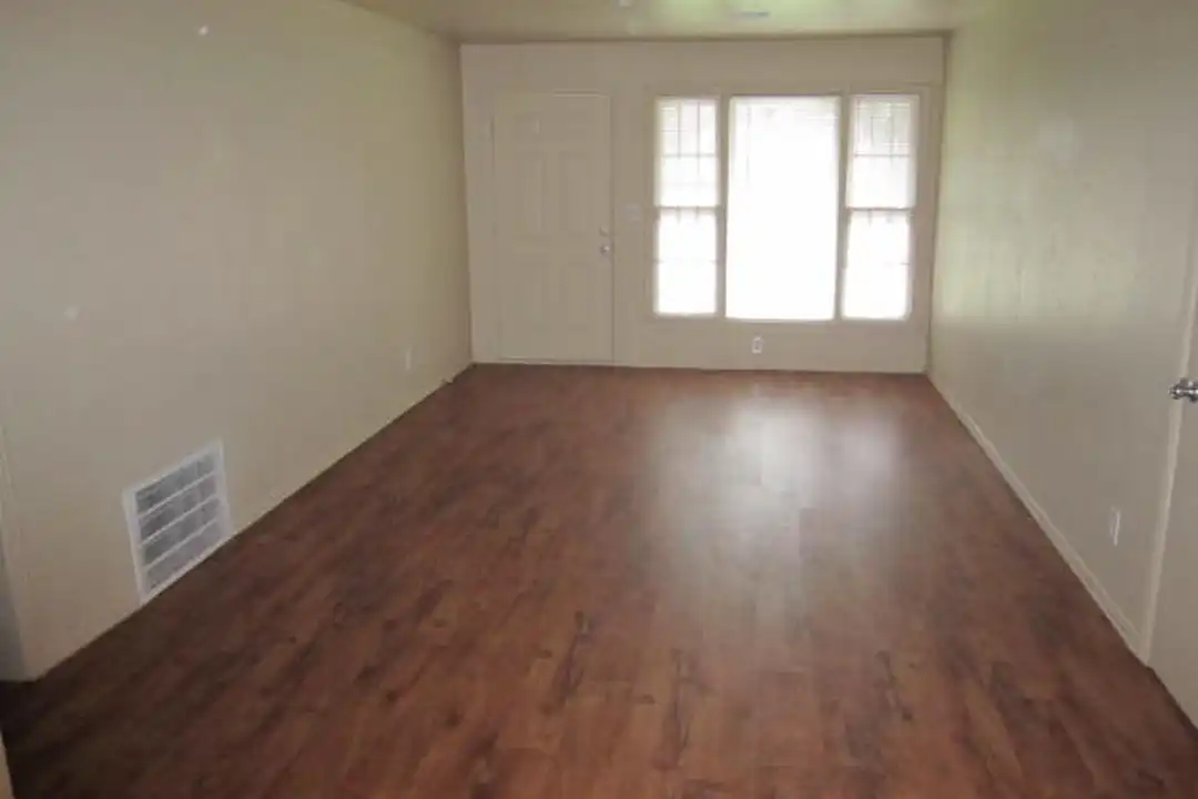 3029 NW 46th St - View 2
