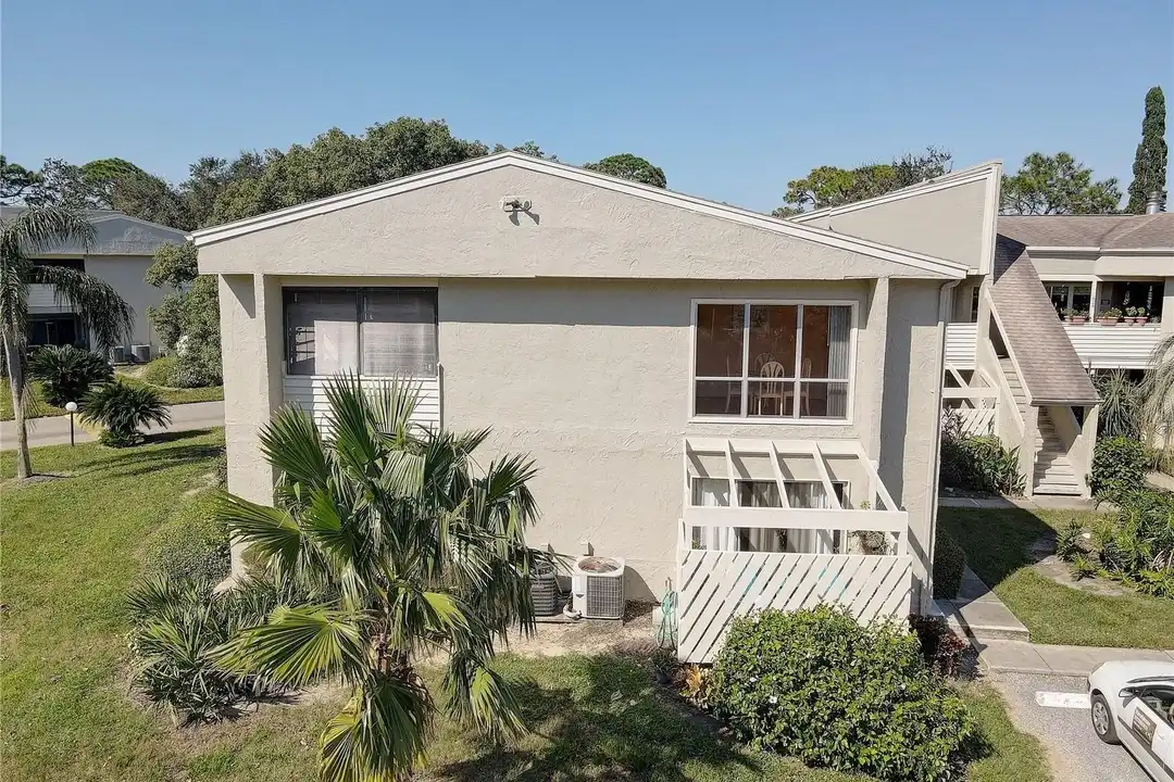 Apartment in Tarpon Springs - View 2