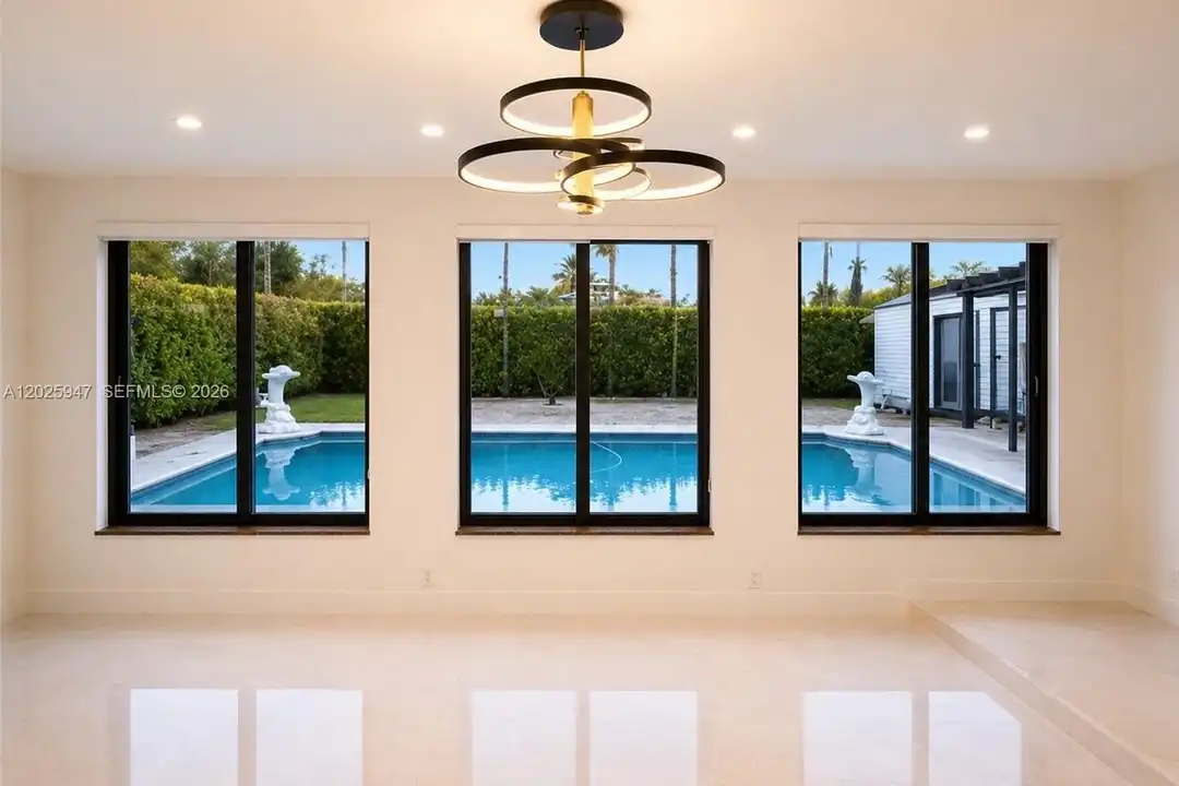901 NW 9th Ct - View 2