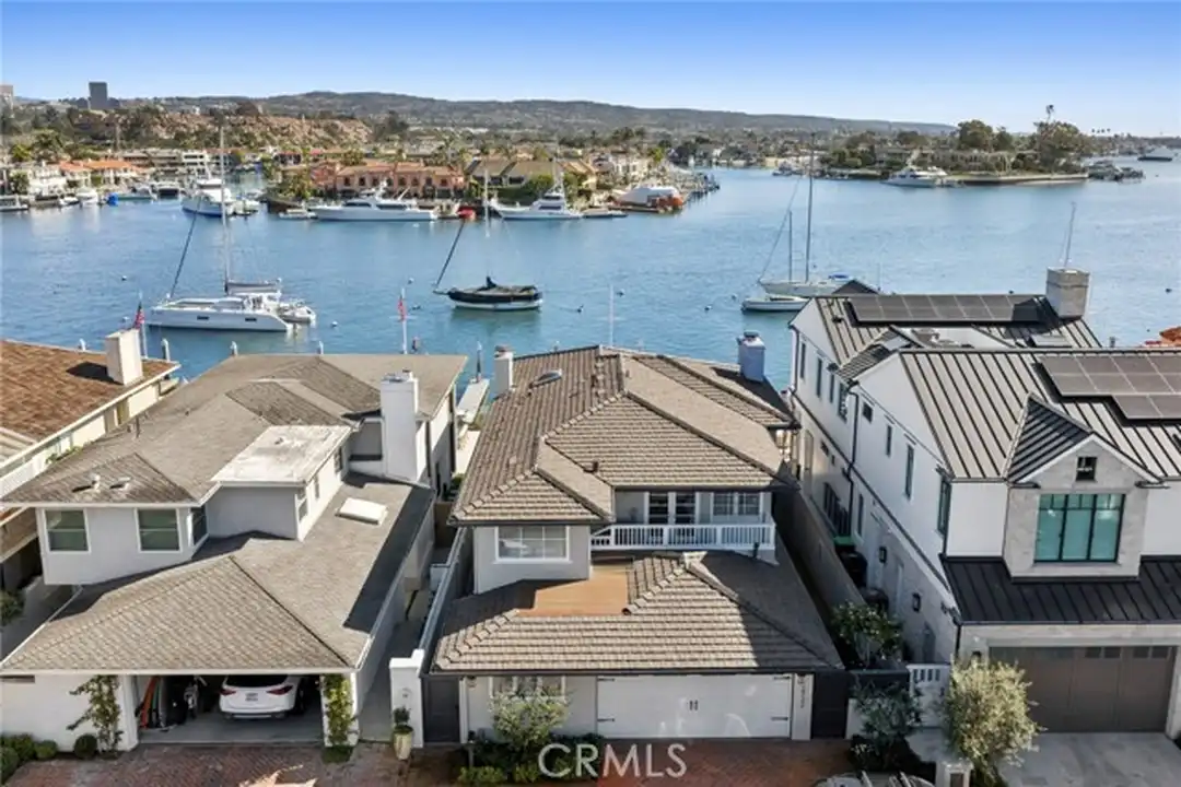 2732 Bayshore Dr - View 3