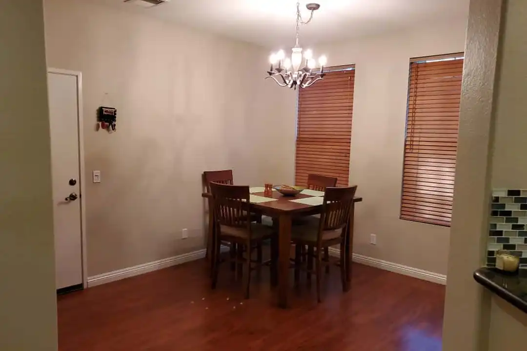 1113 Goddard St - View 4