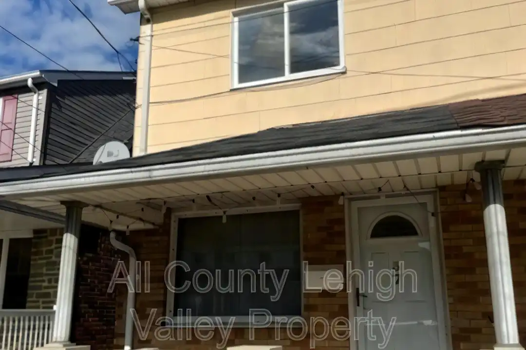 37 N Front St – photo 1 of 10