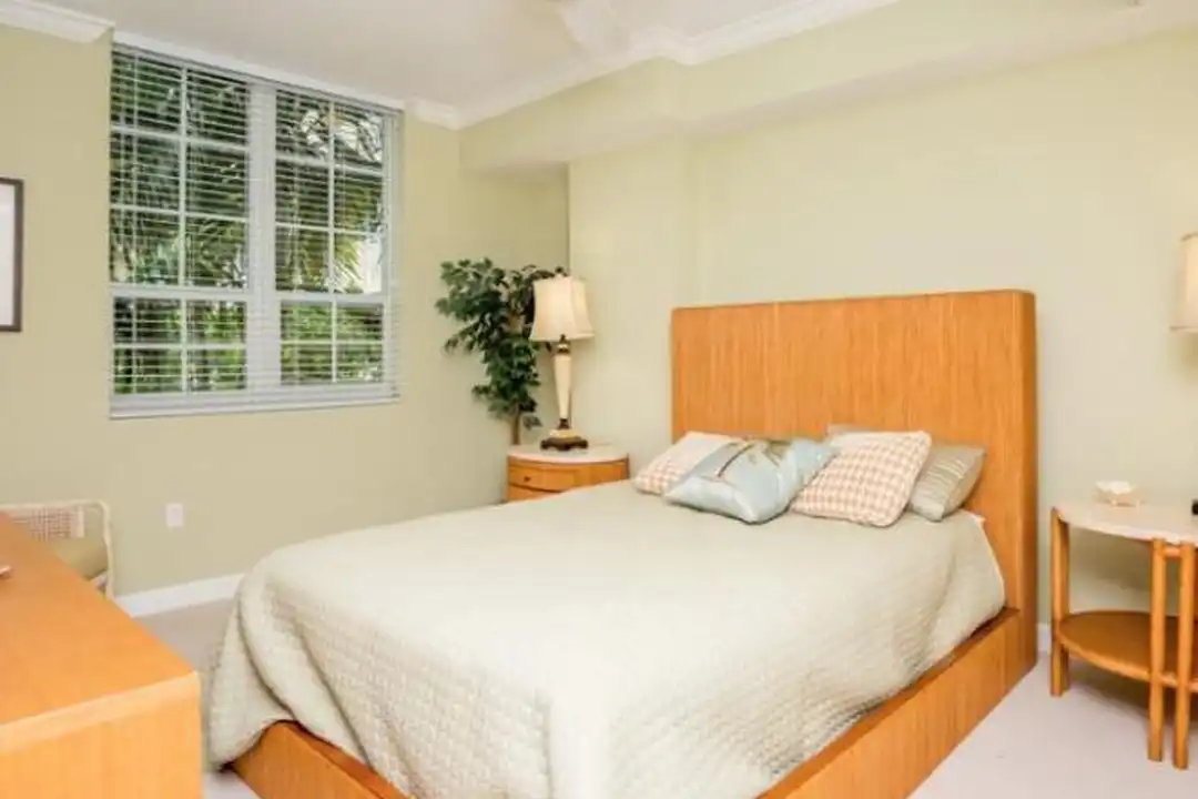 410 Evernia St - View 4