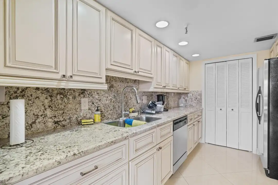 859 Jeffery St #506 - View 6
