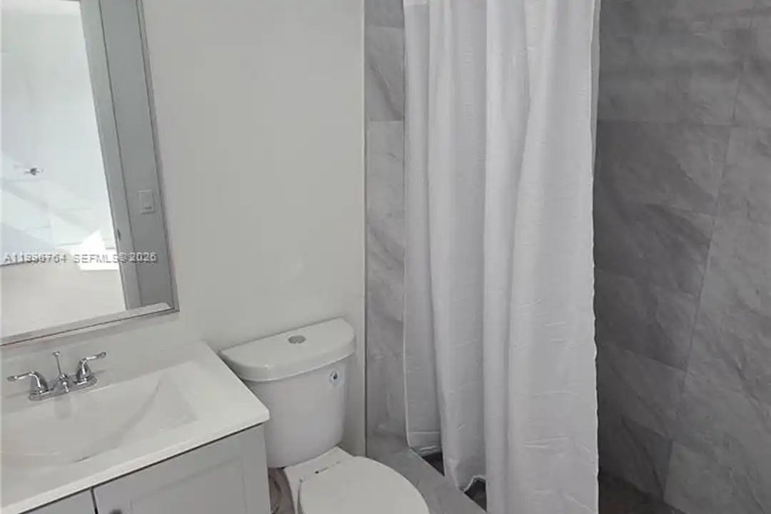 Apartment in Miami - View 4