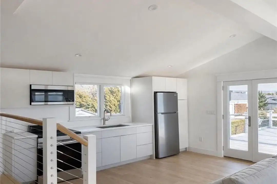 193 Seaconnet Blvd - More