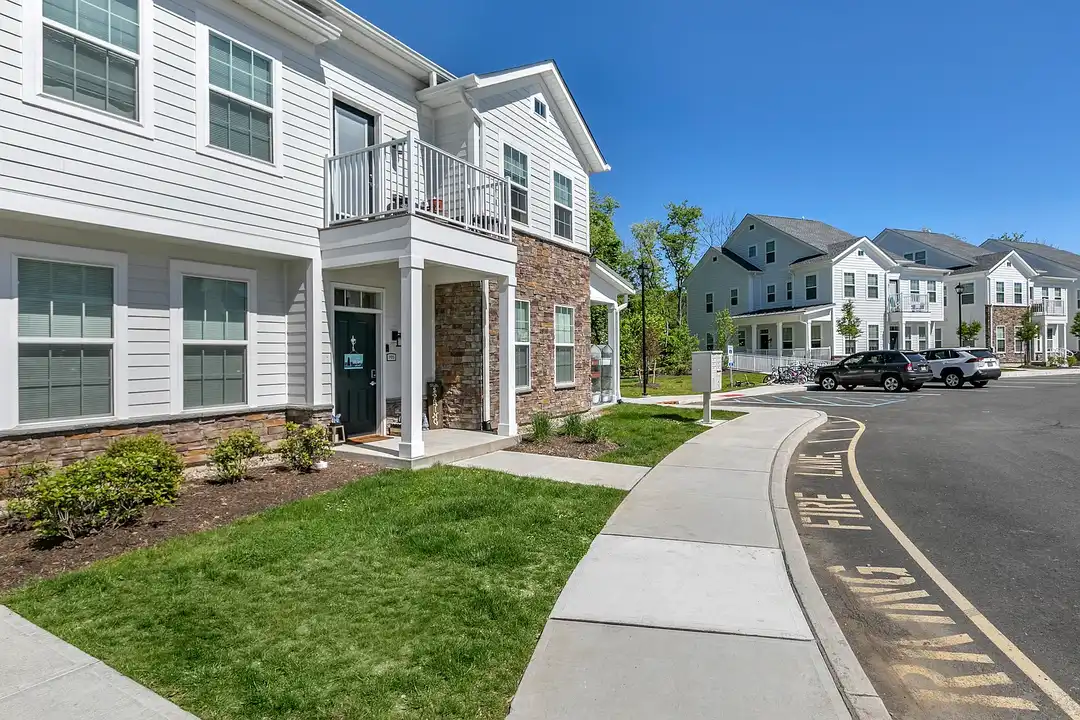The Willows at Annandale Village – photo 1 of 11