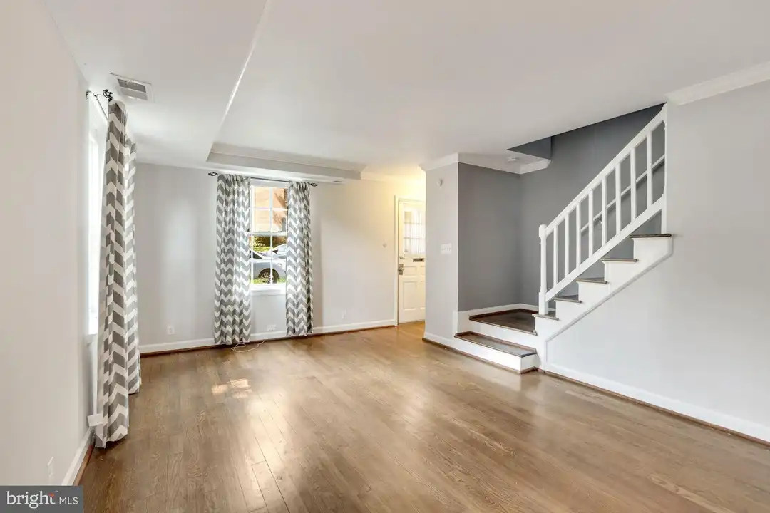 Apartment in Arlington - More