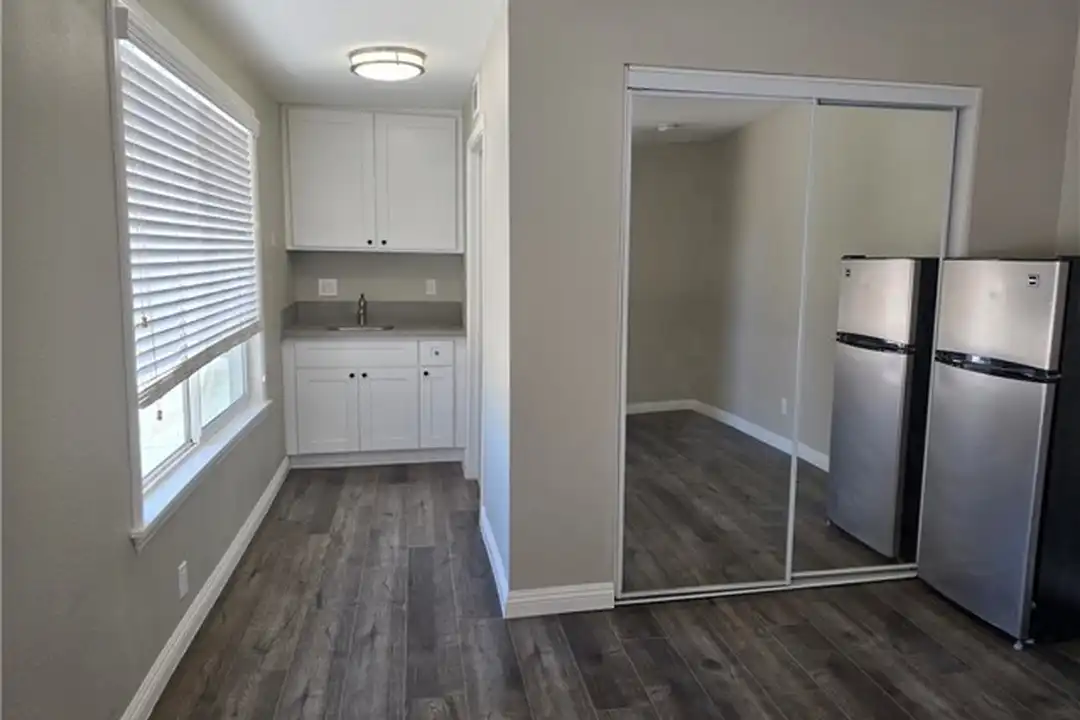 7215 Lyons Ave unit 1 – photo 1 of 6