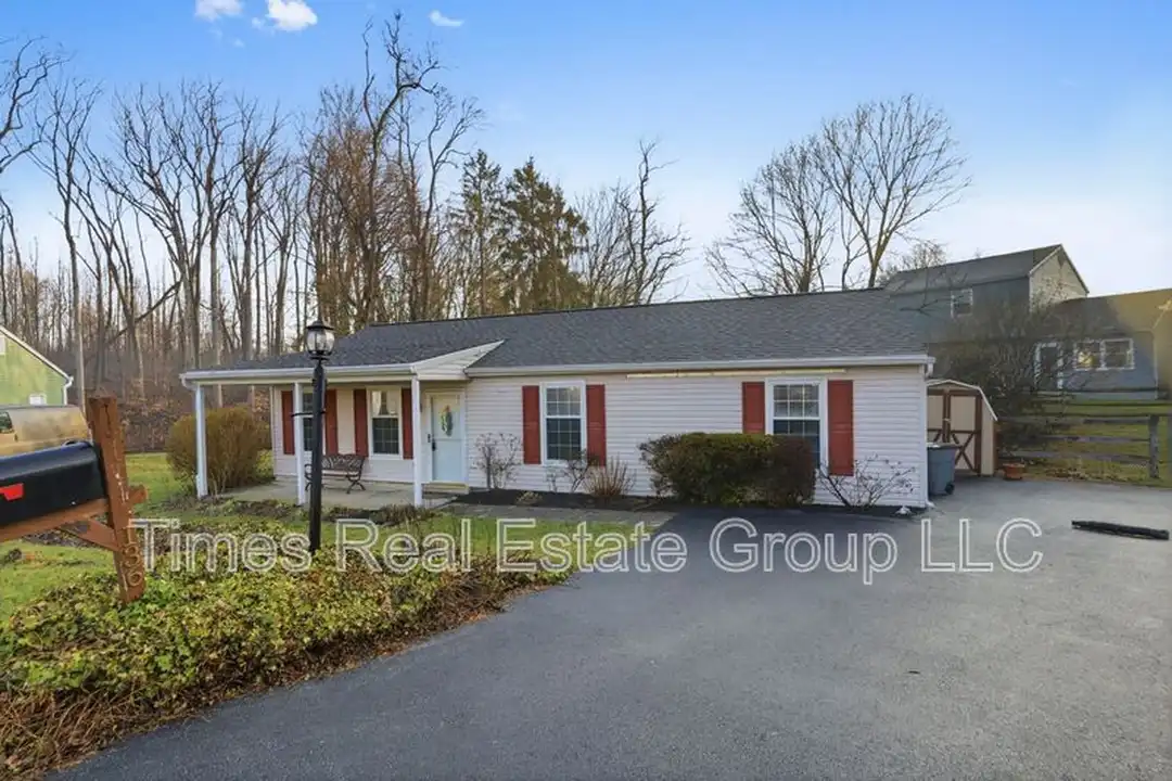 136 Brookfield Ct - More
