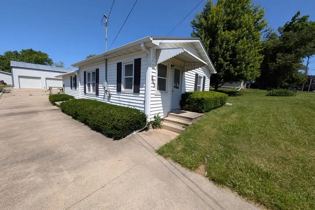 905 E 8th St S – photo 1