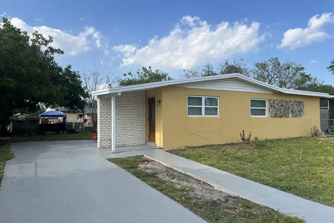 House in Davie - View 3