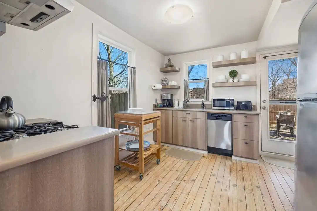 401 SE C St unit 1221940P - View 6