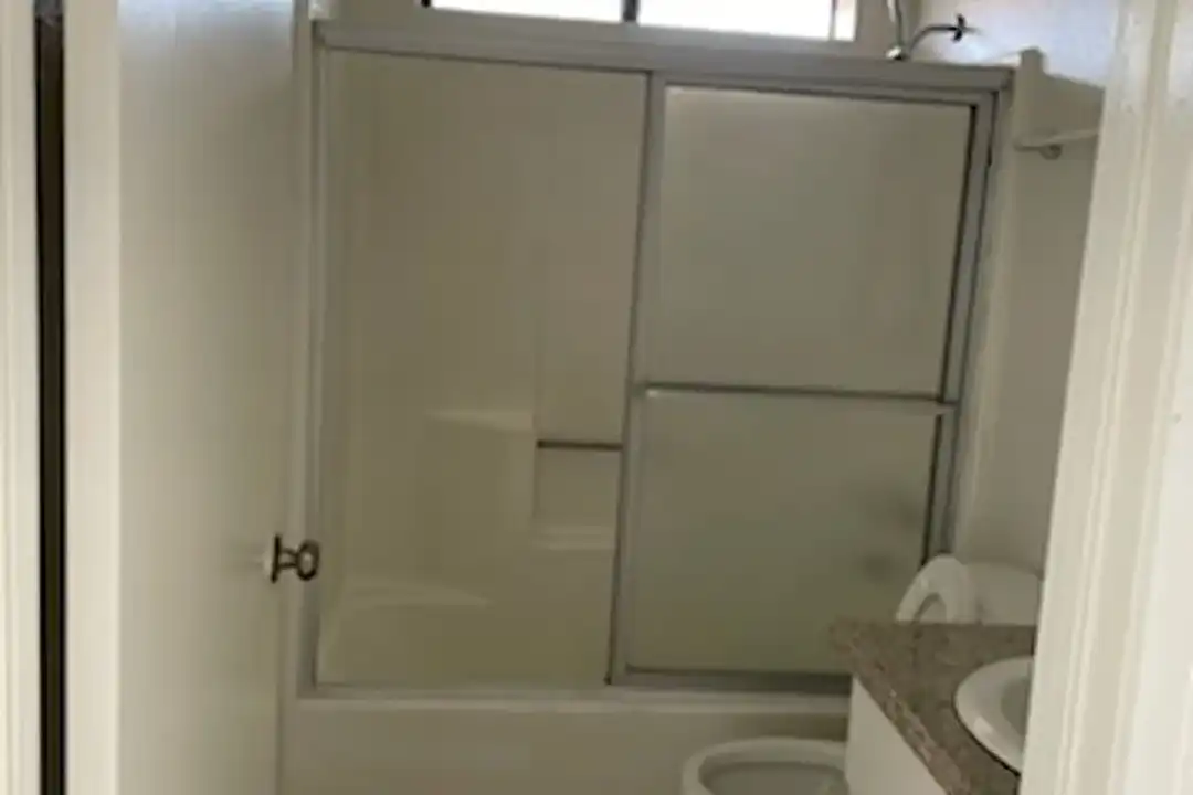 Apartment in Glendale - View 5