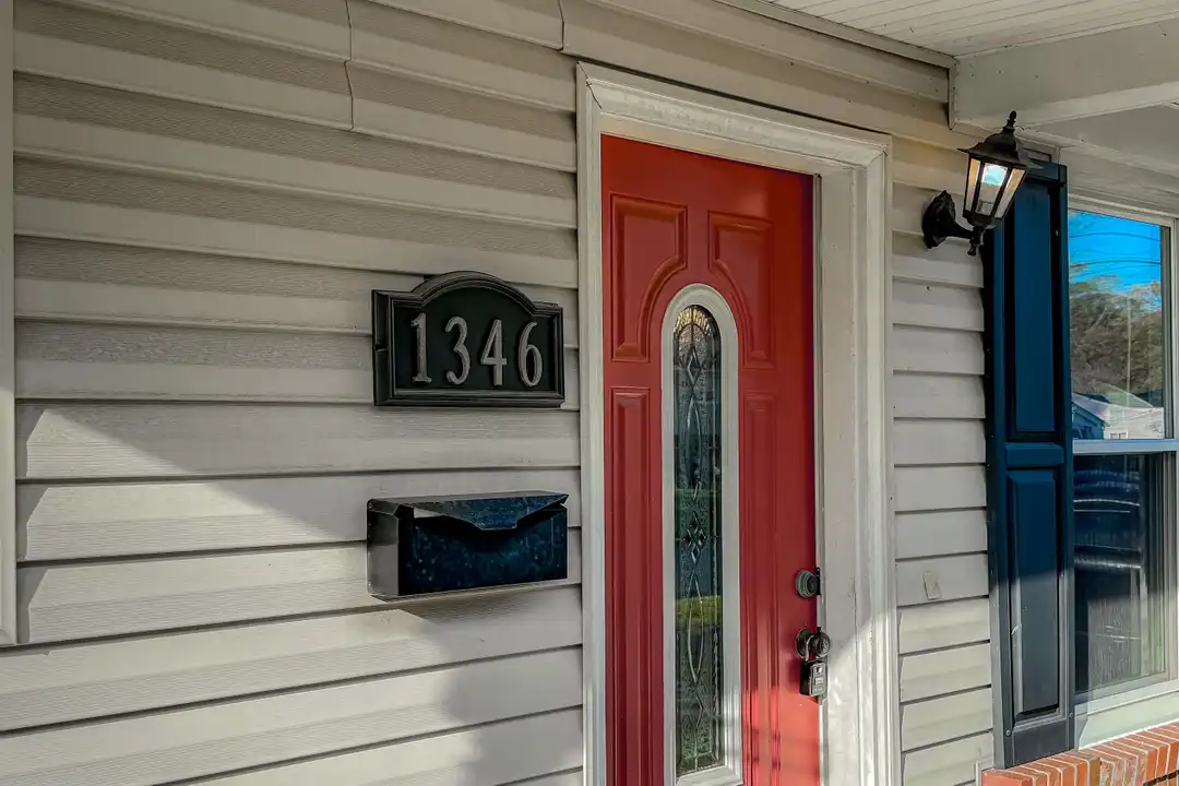 1346 Tallwood St - View 2