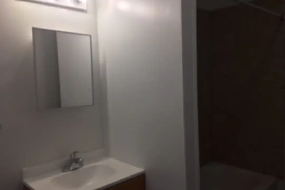 654 W College Ave unit 3 – photo 1
