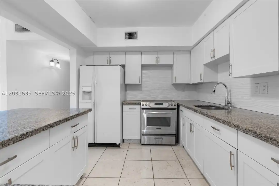 3061 NE 4th Ave - View 4