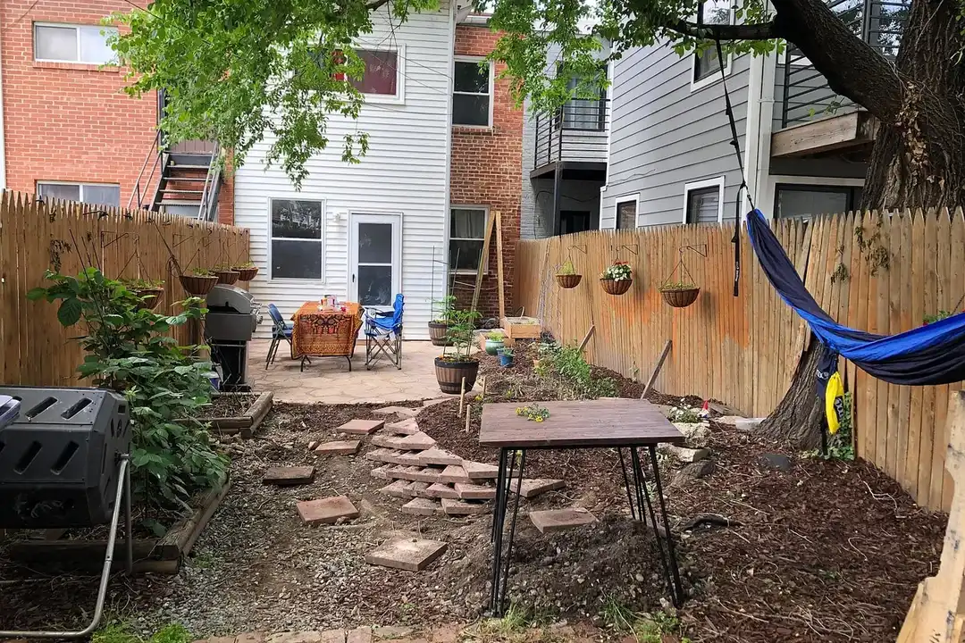 1917 D St NE - View 4