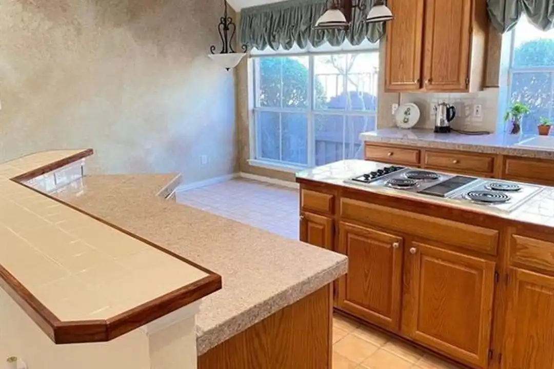 6401 Dakota Dr - More