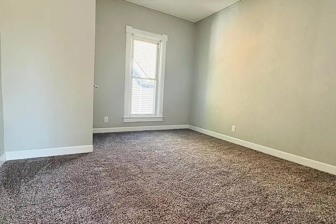 895 Clark St N unit 2 - View 4