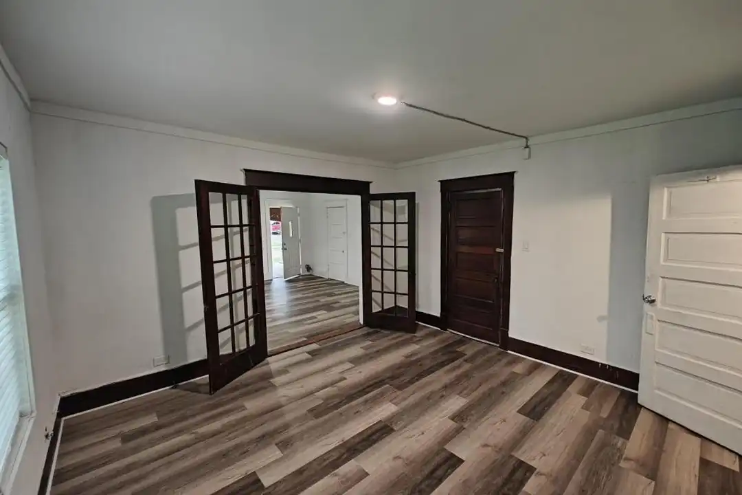 211 E Standifer St unit B - View 3