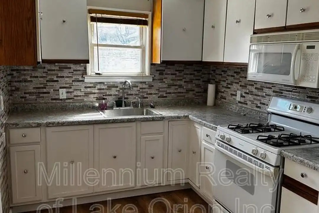 22622 Panama Ave - View 4
