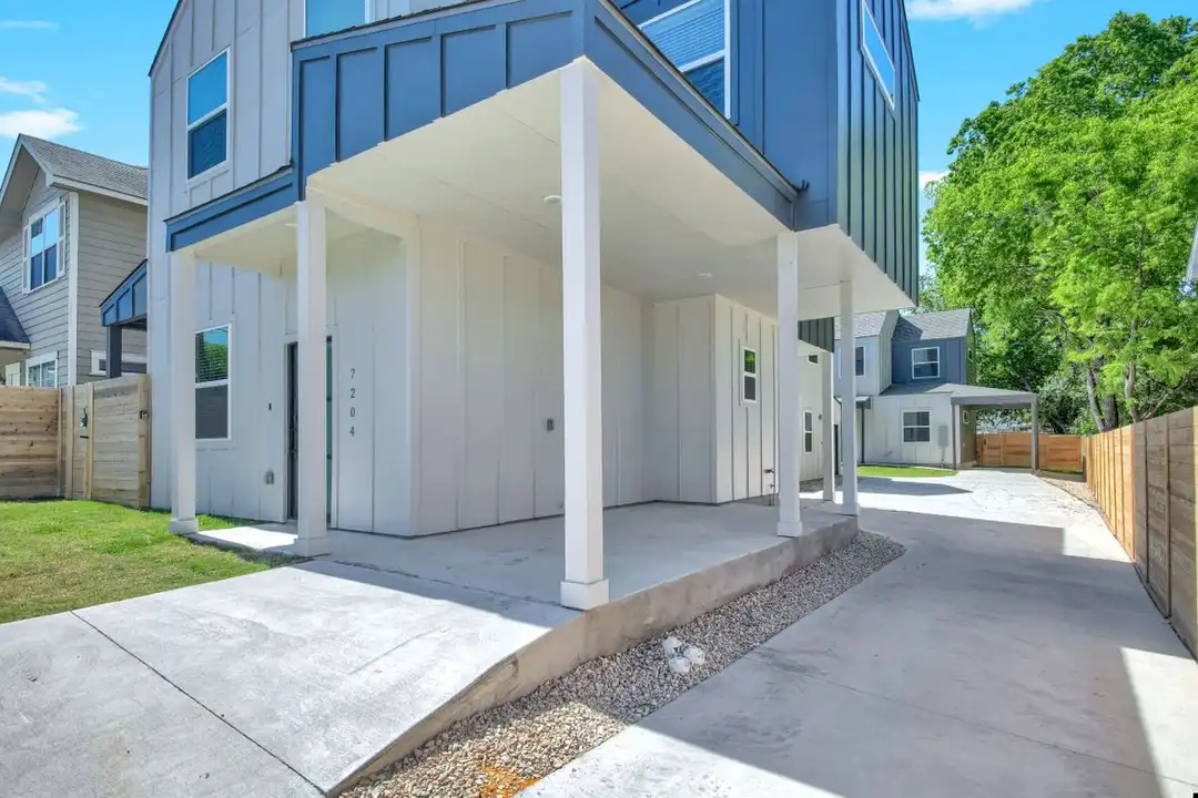 7204 Meador Ave unit 1B - View 2