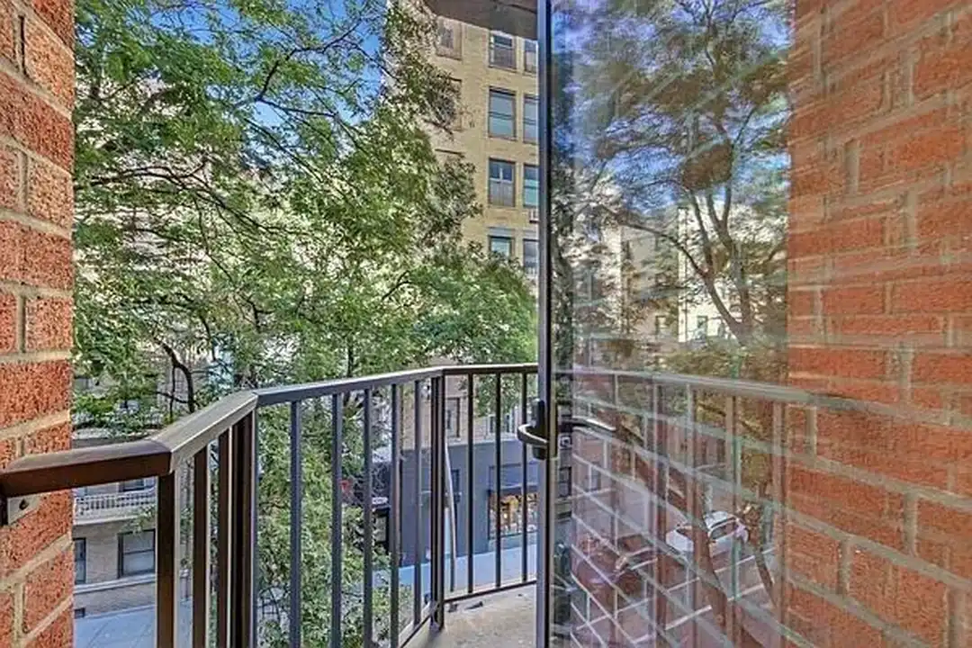 101 W 15th St unit 522 – další