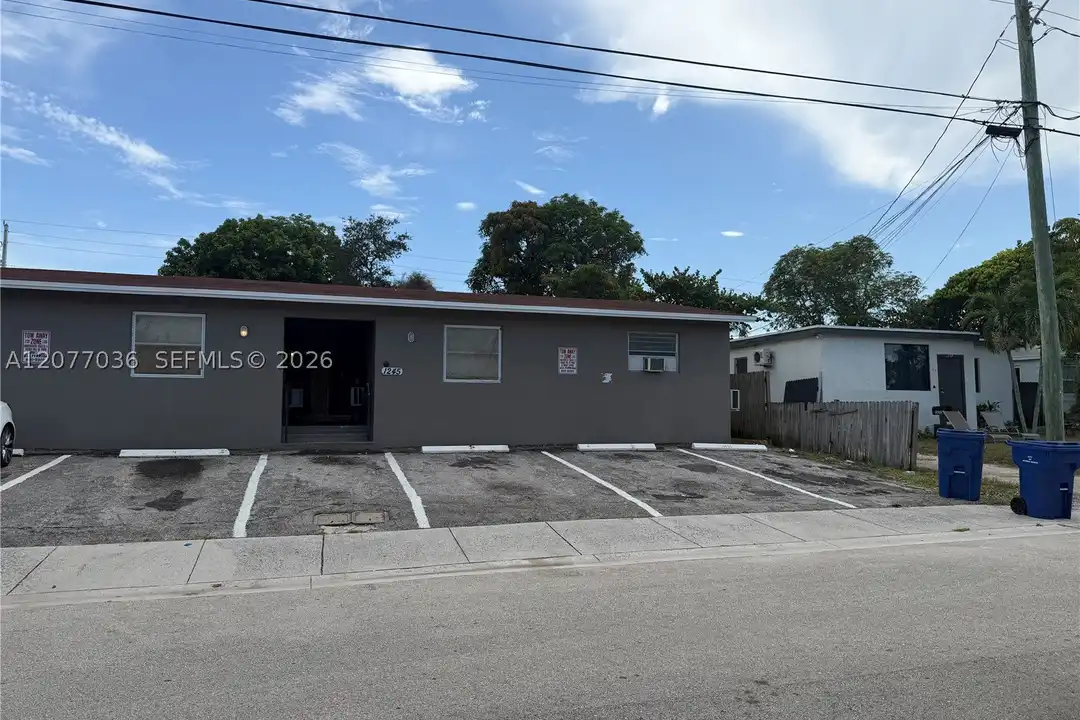 1245 W 35th St #2 – photo 1