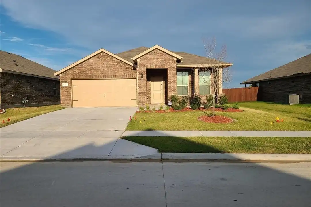 2221 Myrtle Beach Dr - More