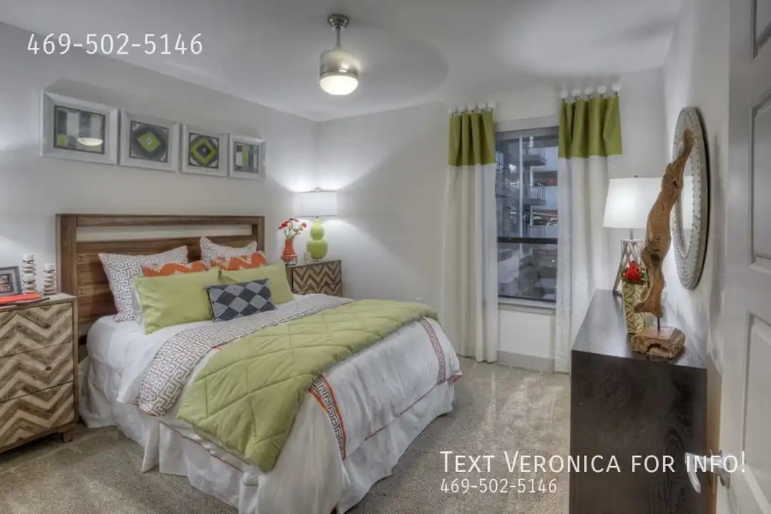 1110 S Cesar Chavez Blvd - View 3