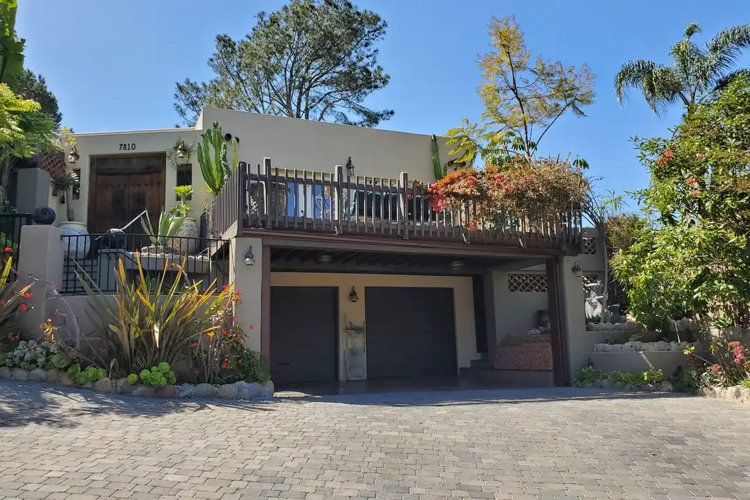 7810 E Roseland Dr – pohled 2