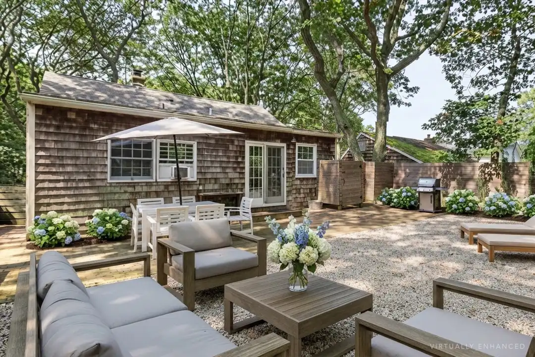10 Spring Ln – photo 1 of 11