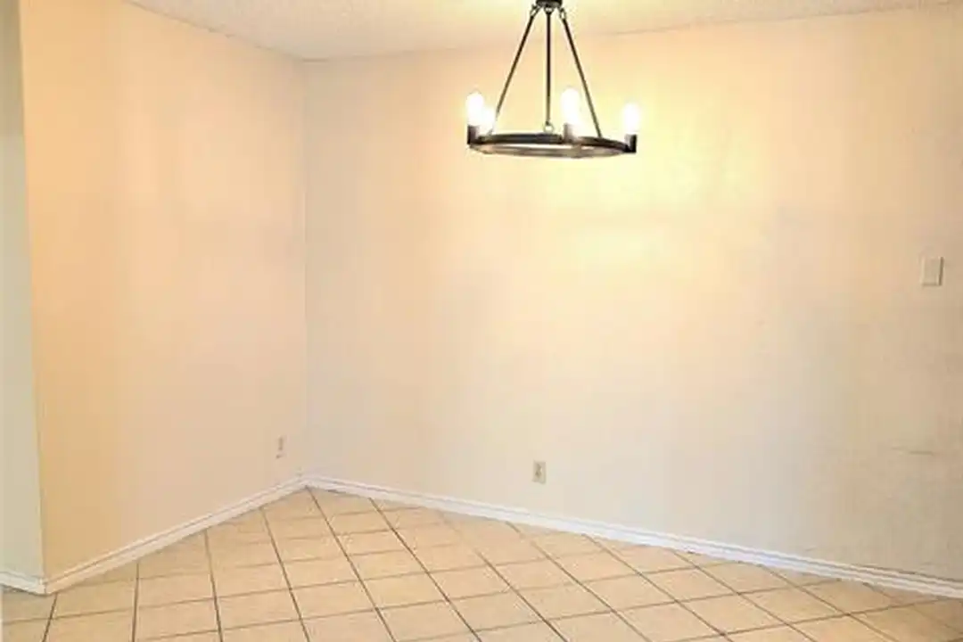 407 Gatewood Rd unit 407 - View 3
