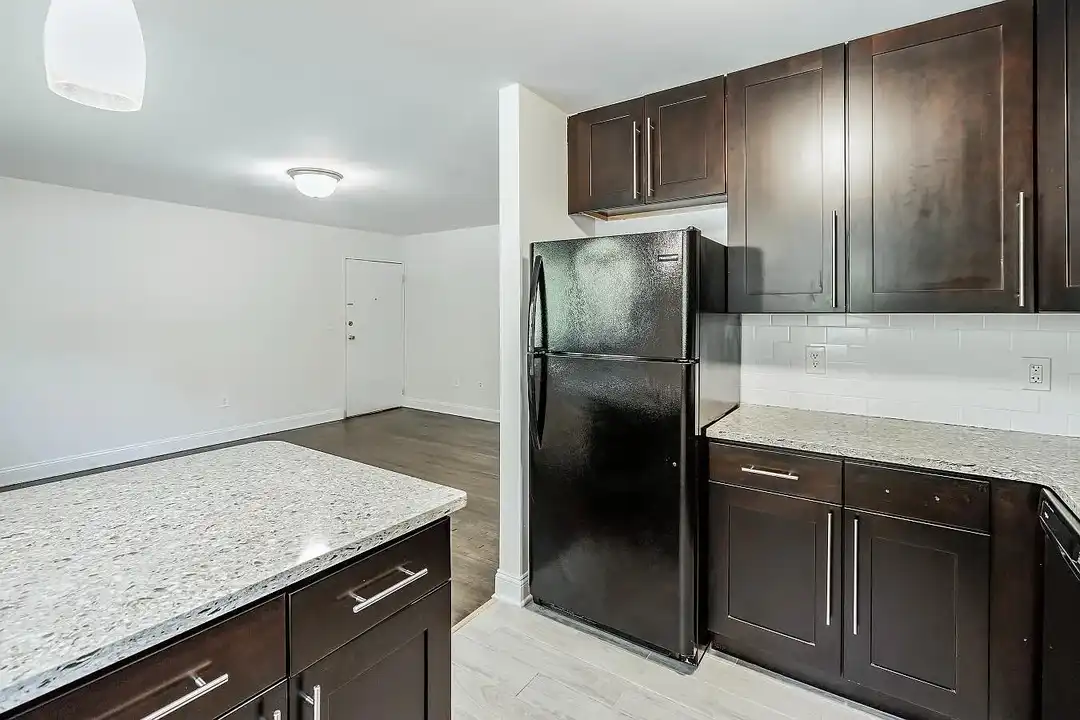 Newtonian Garden Apartments – photo 1 of 29
