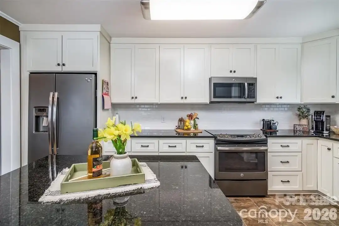 1004 Valley St - View 5