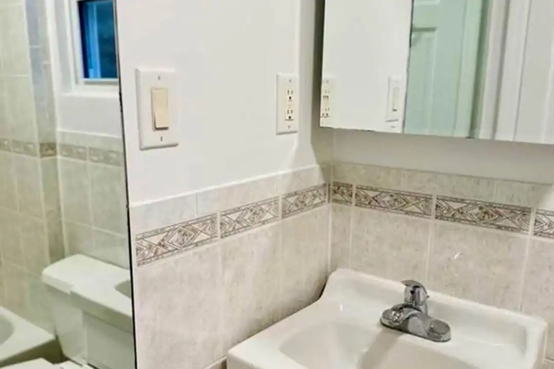 61 Hille Pl unit 2 - More
