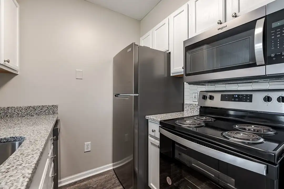 Eastpointe Lakes Apartments and Townhomes – photo 1 of 34