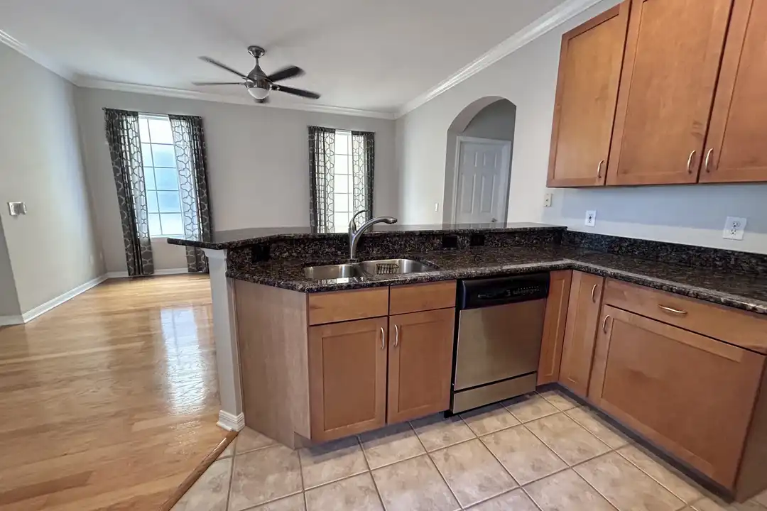 2135 Ridgewood St - More
