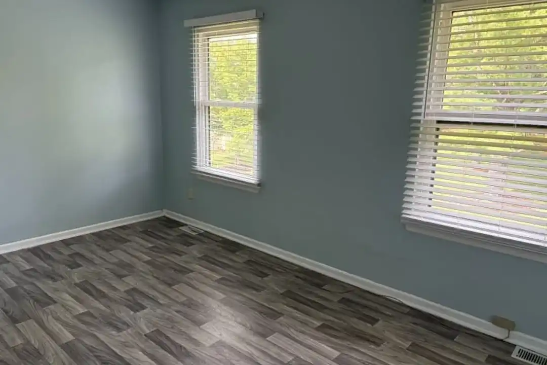131 Locust Ct - More