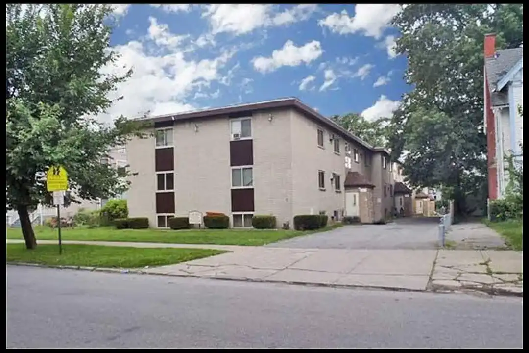 Laurel Manor – photo 1