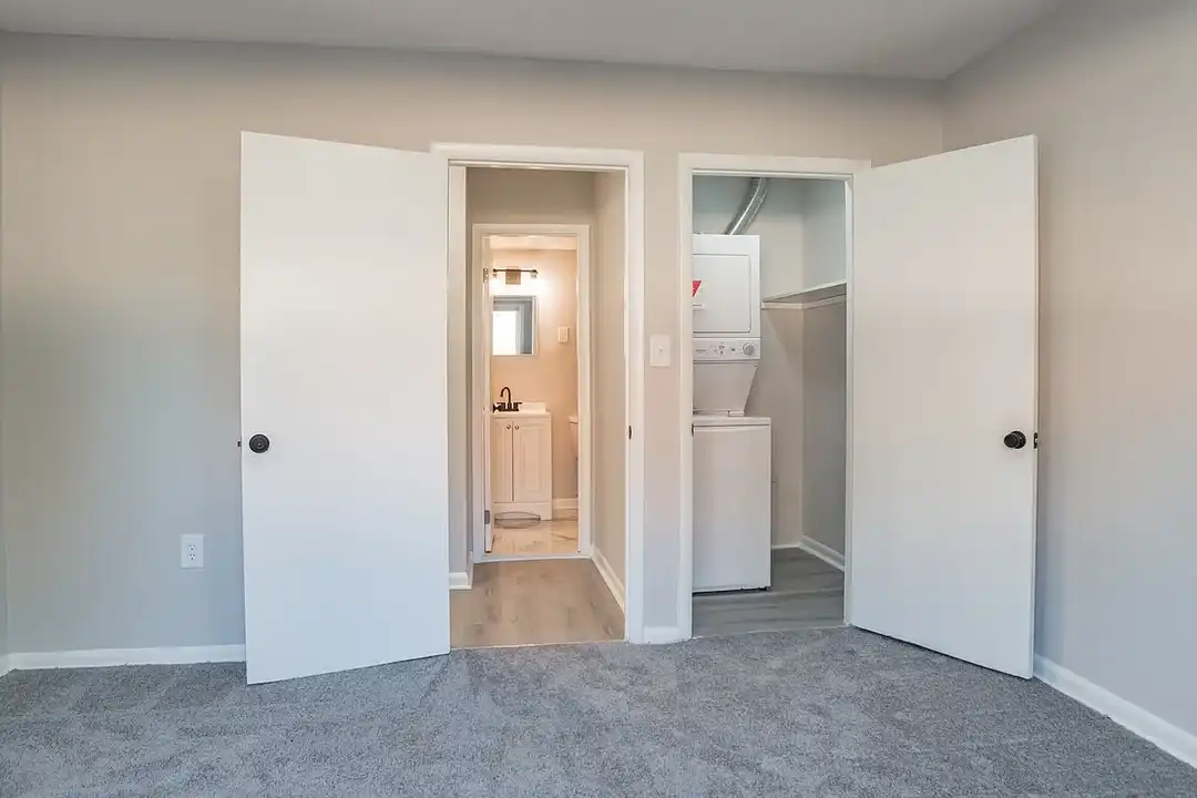 Raleigh Court Apartments – photo 1 of 15