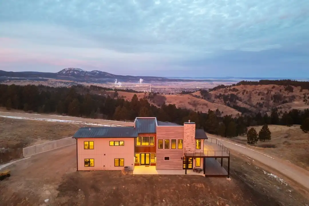 2111 Vantage Cir - More