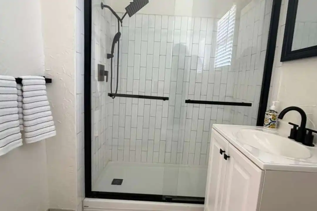 204 W Rosewood Ave unit 1-4 - More