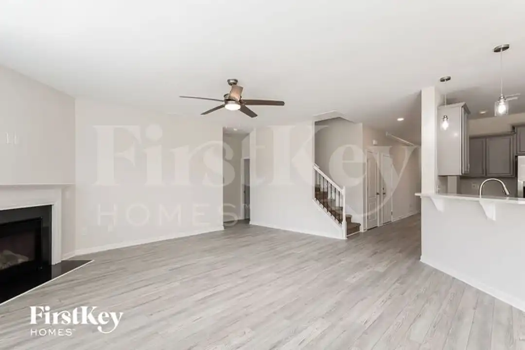 2641 Kinmere Dr - View 3