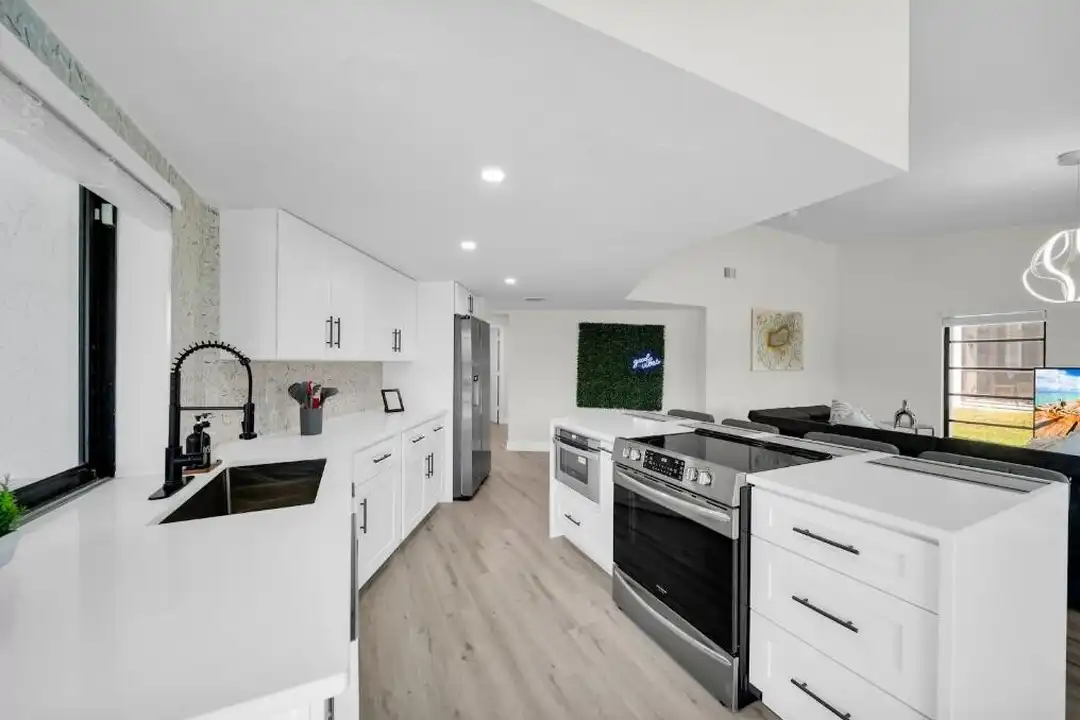 2723 SW 5th Ave - View 4