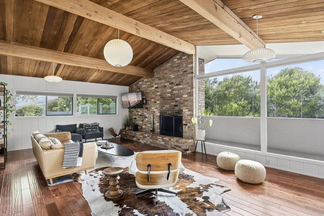 601 Country Club Dr - View 3