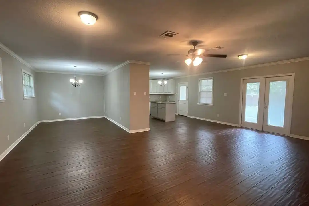 2033 Horton Ave - View 3