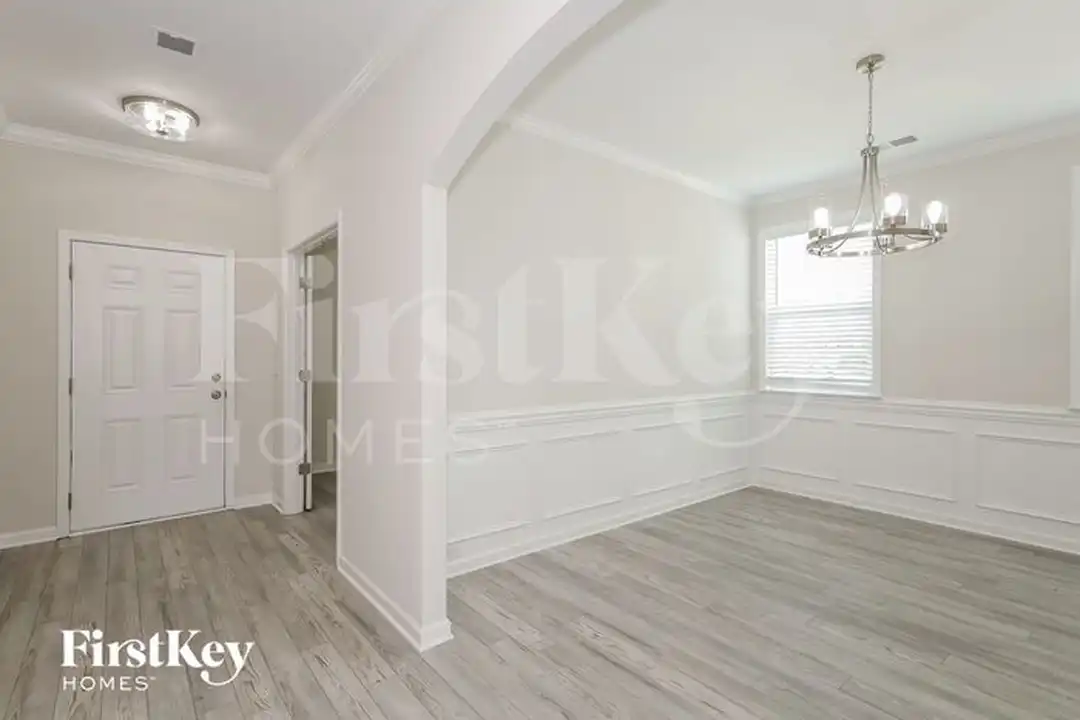 2641 Kinmere Dr - View 4
